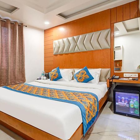 Hotel Tashkent Palace - Near New Delhi Railway Station Exteriör bild