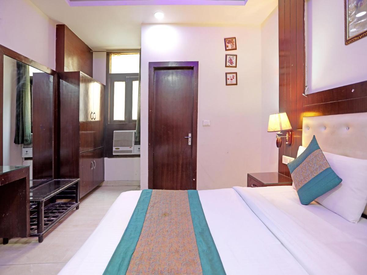 Hotel Tashkent Palace - Near New Delhi Railway Station Exteriör bild