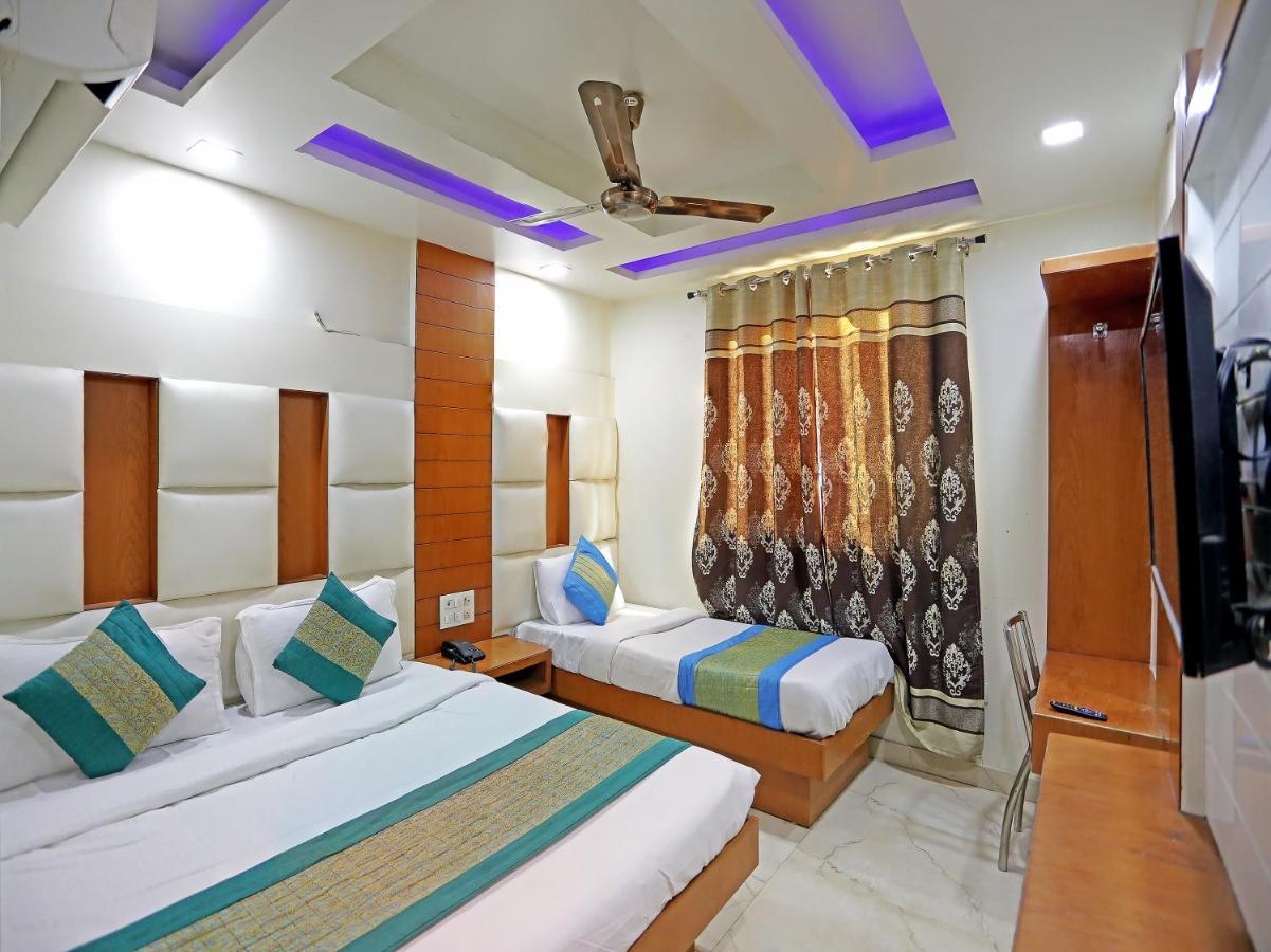 Hotel Tashkent Palace - Near New Delhi Railway Station Exteriör bild