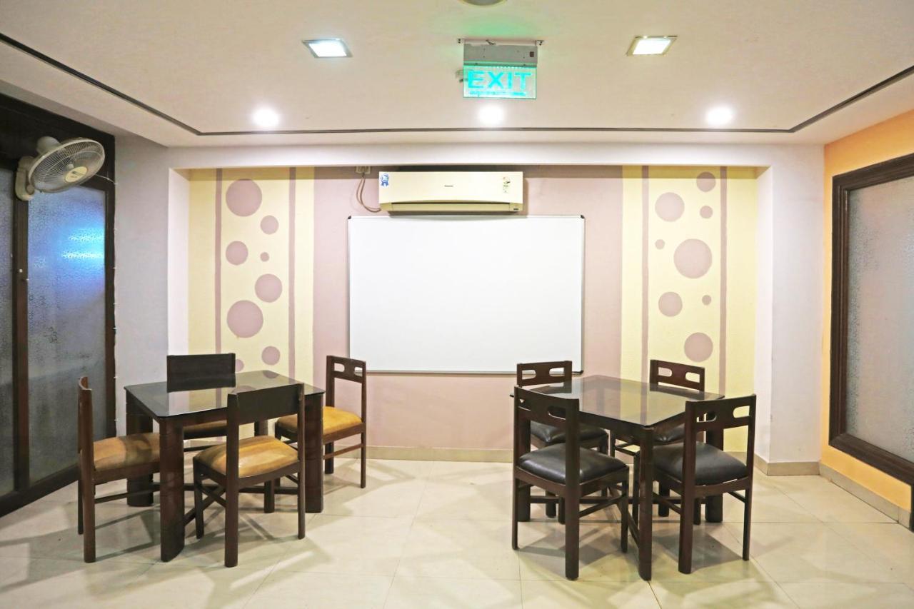 Hotel Tashkent Palace - Near New Delhi Railway Station Exteriör bild