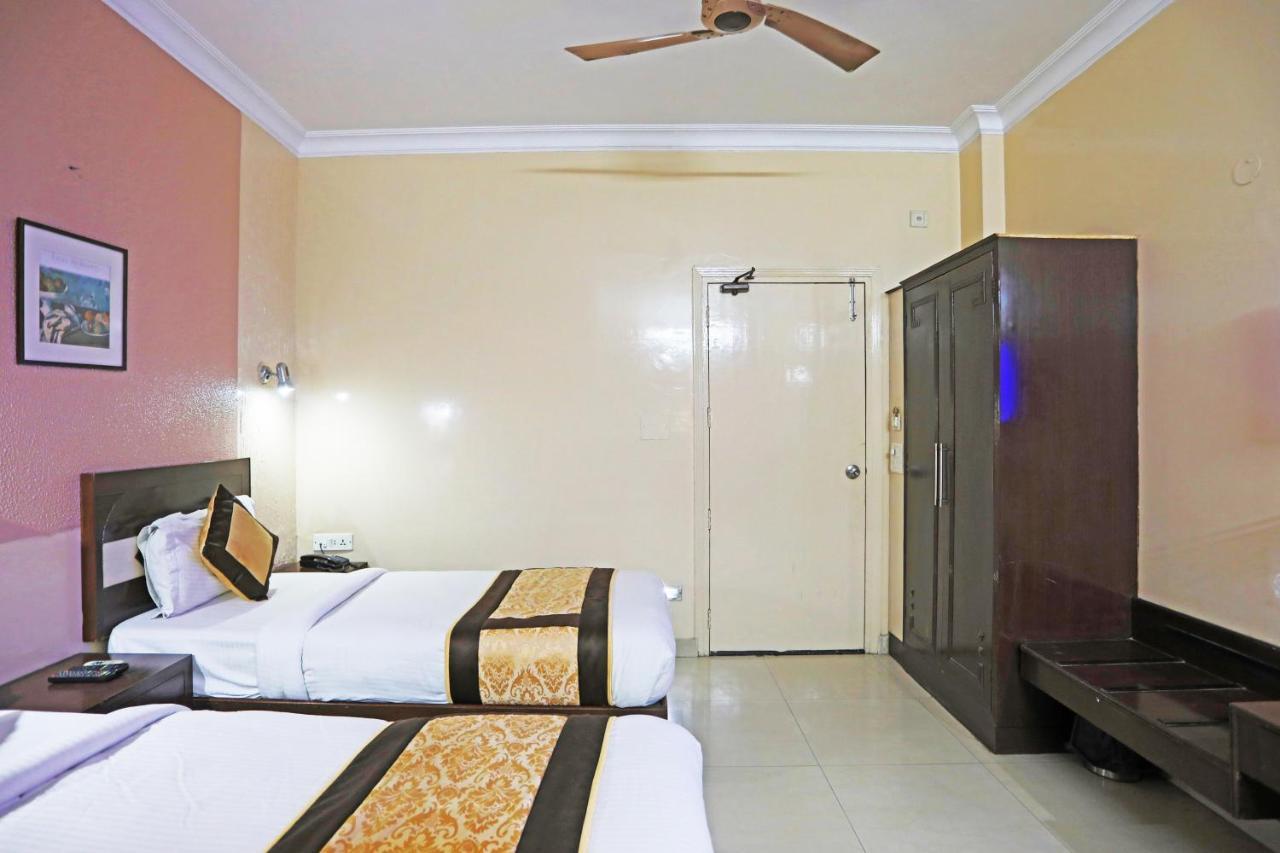 Hotel Tashkent Palace - Near New Delhi Railway Station Exteriör bild