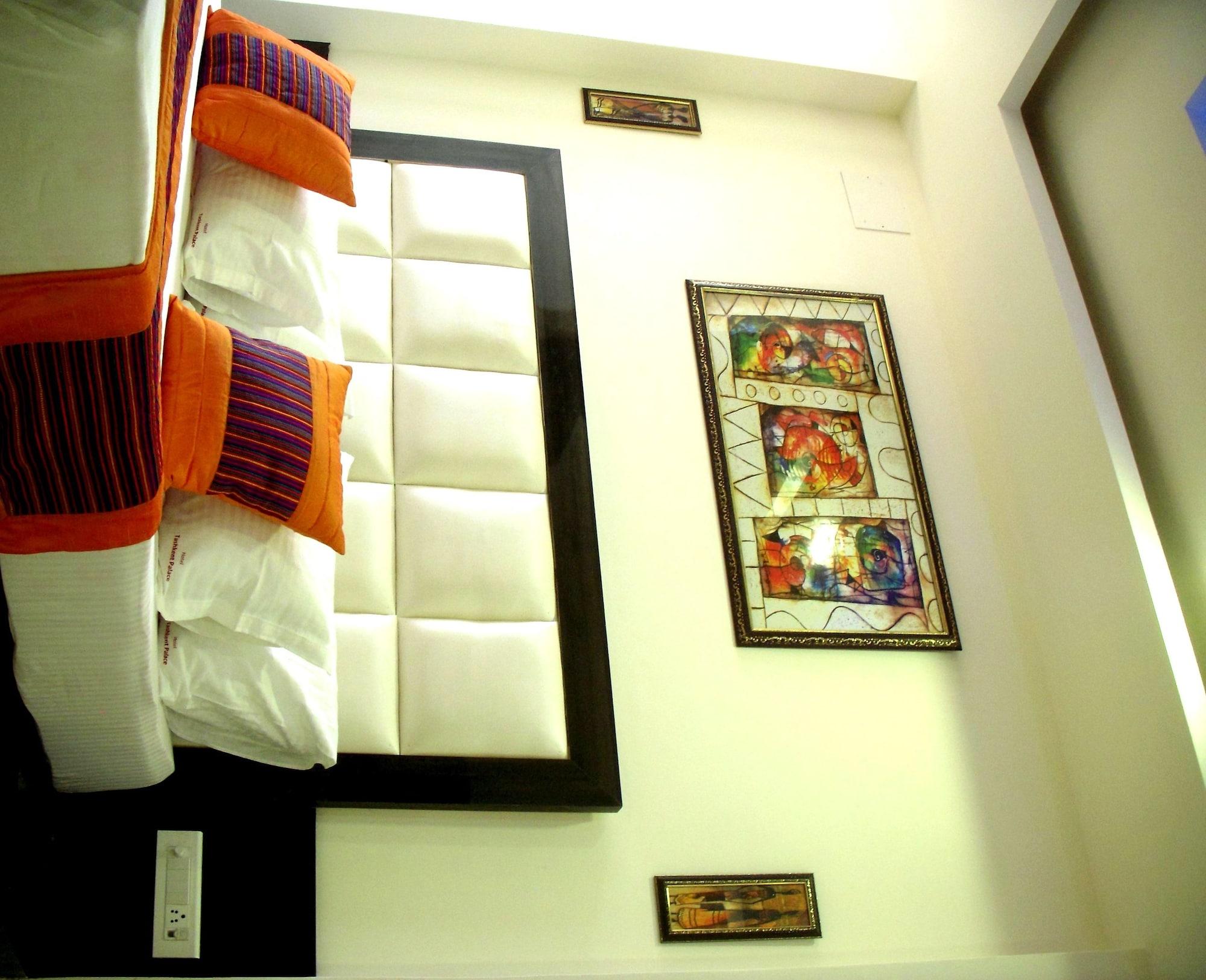 Hotel Tashkent Palace - Near New Delhi Railway Station Exteriör bild