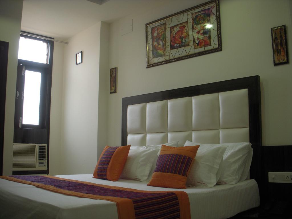 Hotel Tashkent Palace - Near New Delhi Railway Station Exteriör bild