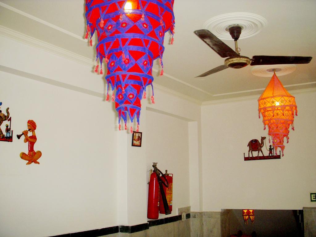 Hotel Tashkent Palace - Near New Delhi Railway Station Exteriör bild