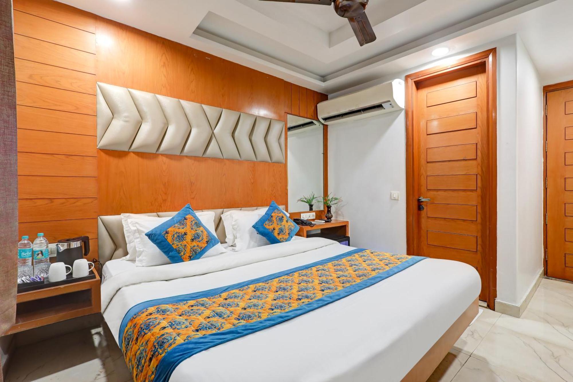 Hotel Tashkent Palace - Near New Delhi Railway Station Exteriör bild