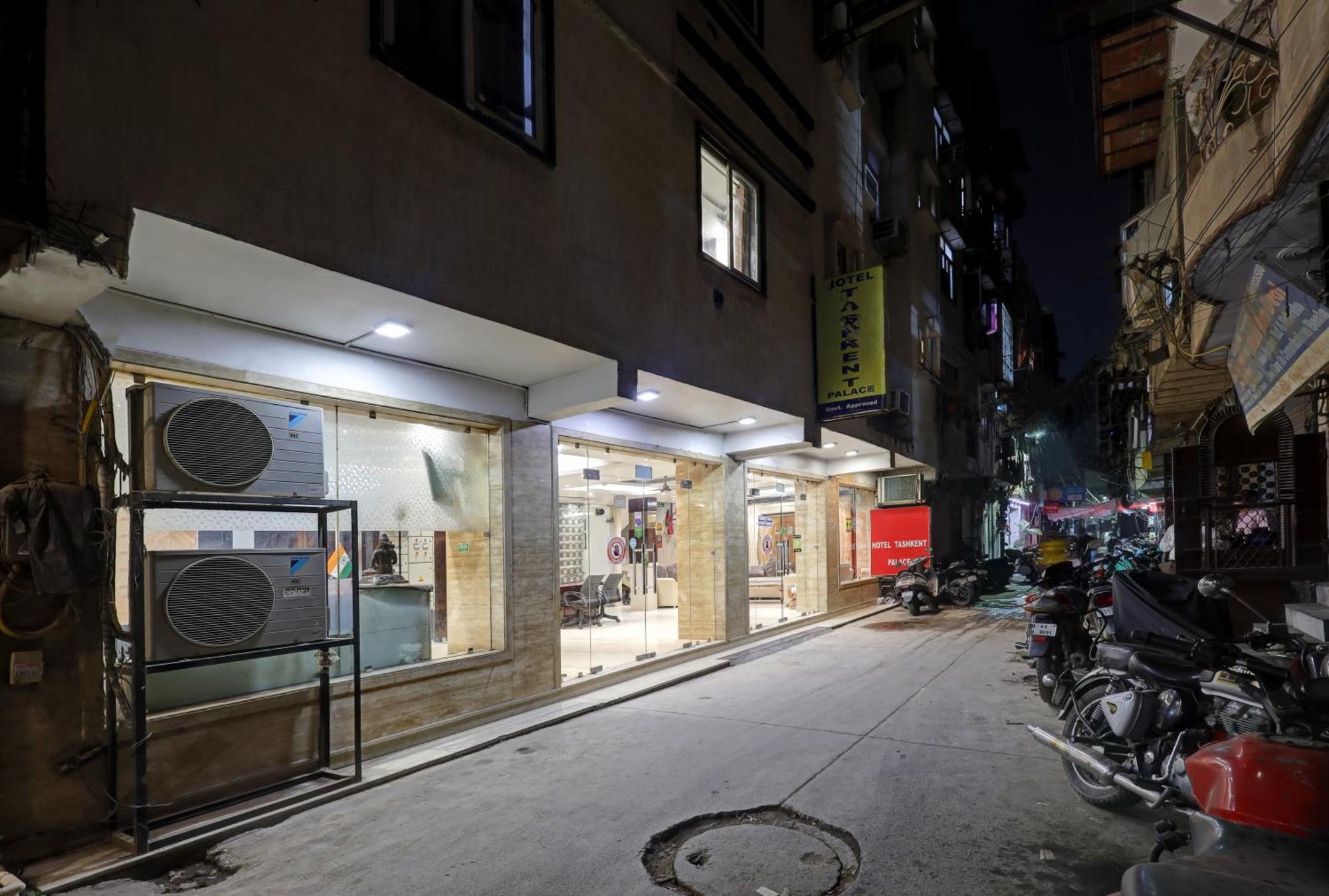 Hotel Tashkent Palace - Near New Delhi Railway Station Exteriör bild