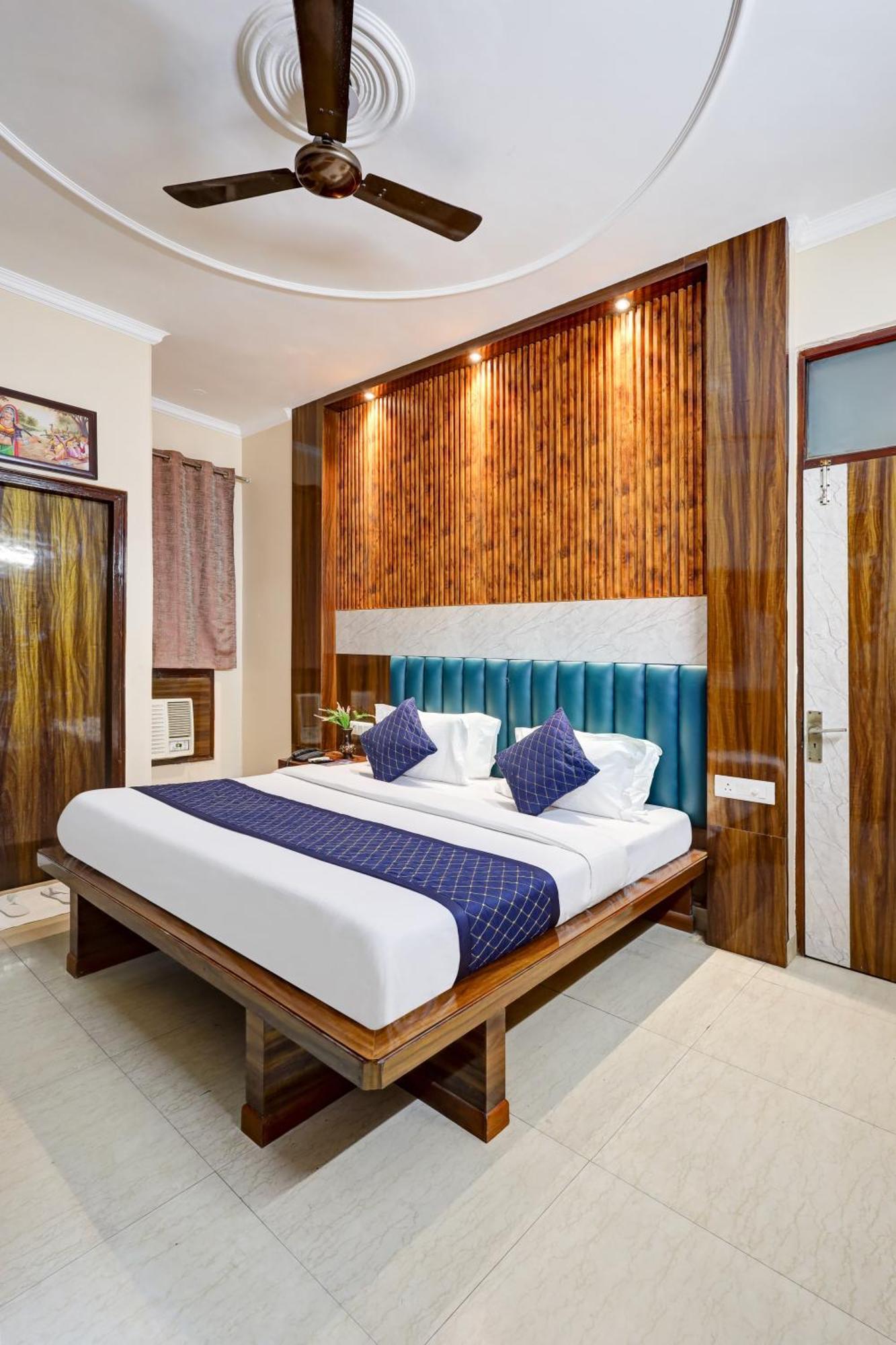 Hotel Tashkent Palace - Near New Delhi Railway Station Exteriör bild