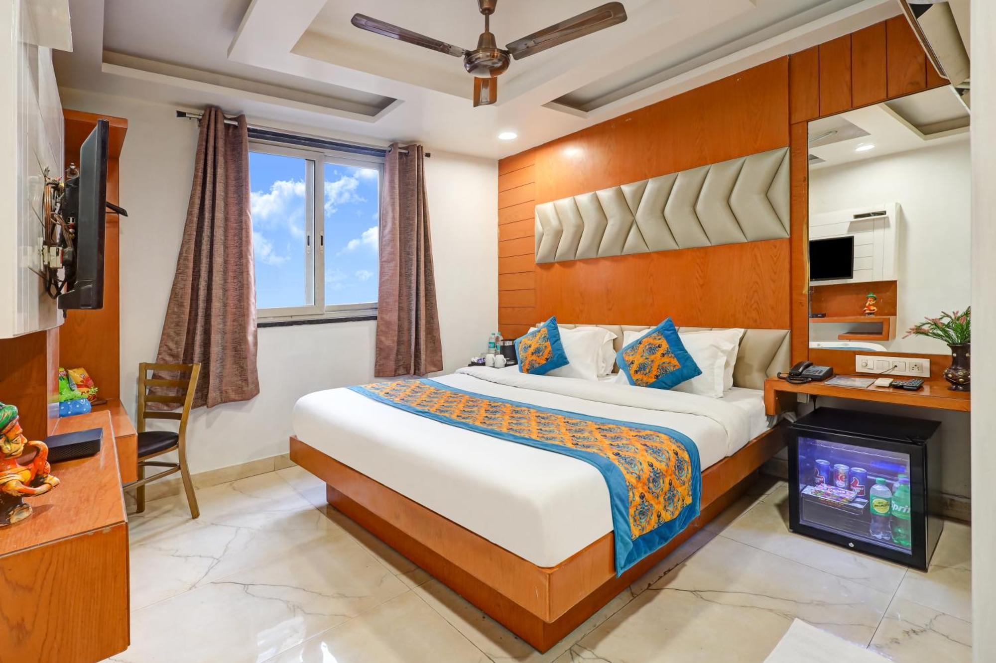 Hotel Tashkent Palace - Near New Delhi Railway Station Exteriör bild