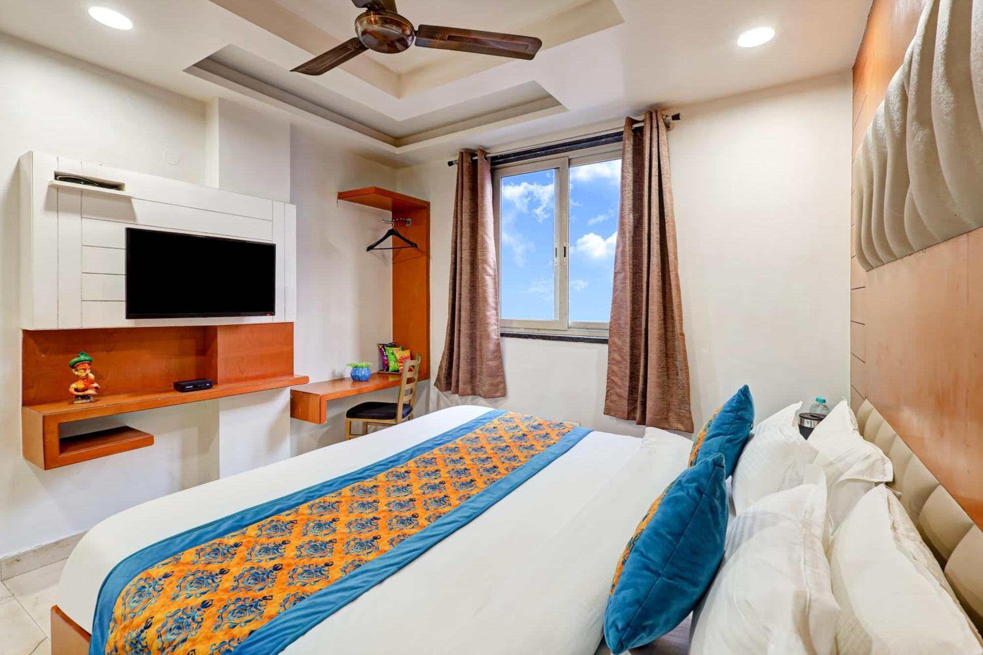Hotel Tashkent Palace - Near New Delhi Railway Station Exteriör bild