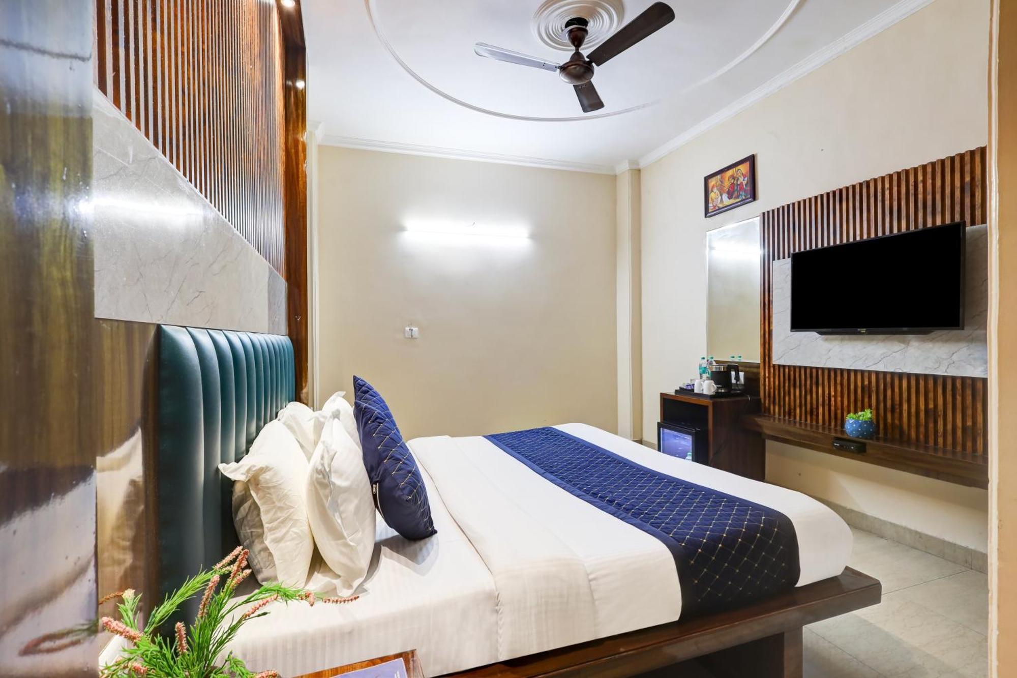 Hotel Tashkent Palace - Near New Delhi Railway Station Exteriör bild