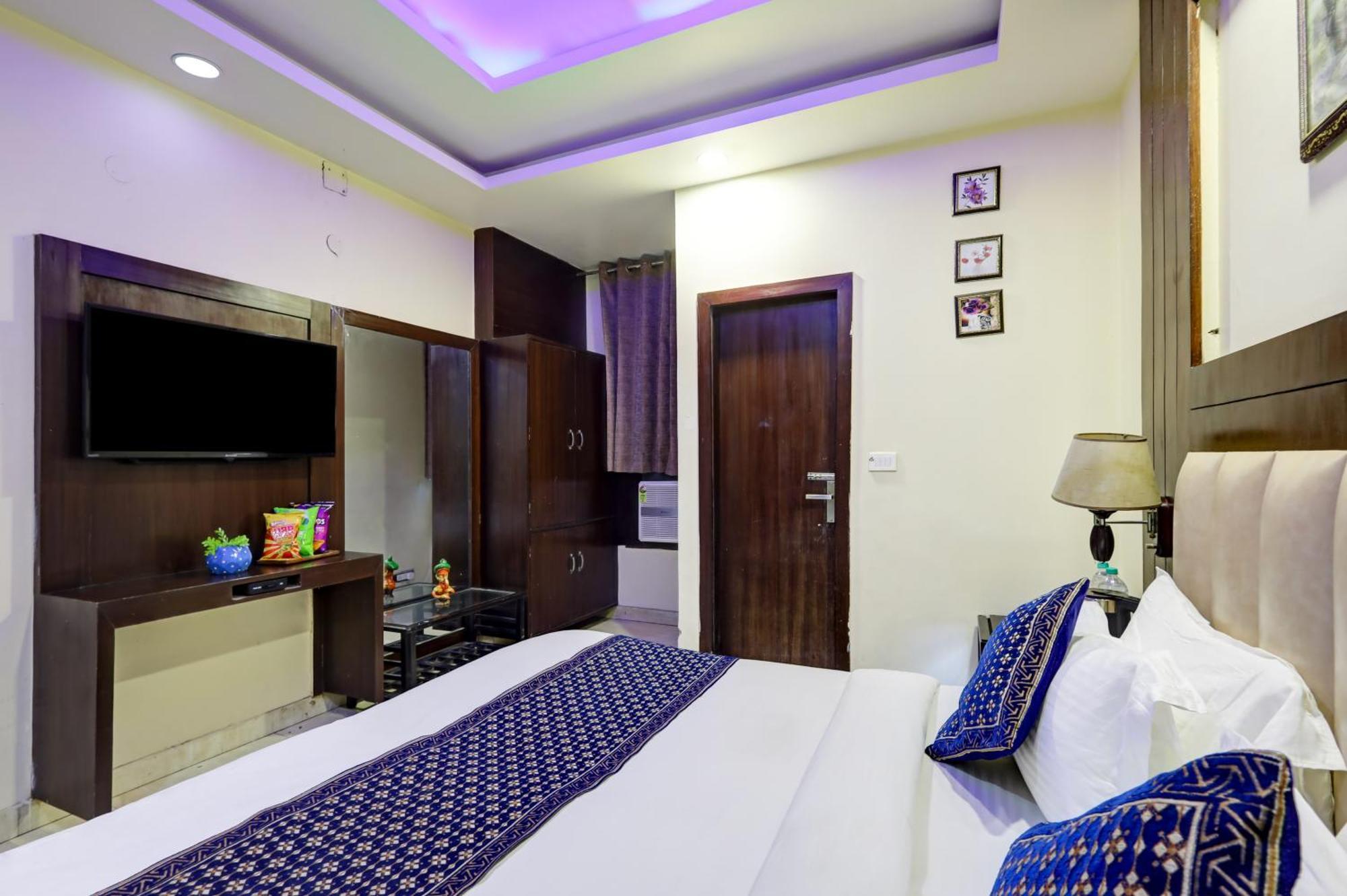 Hotel Tashkent Palace - Near New Delhi Railway Station Exteriör bild