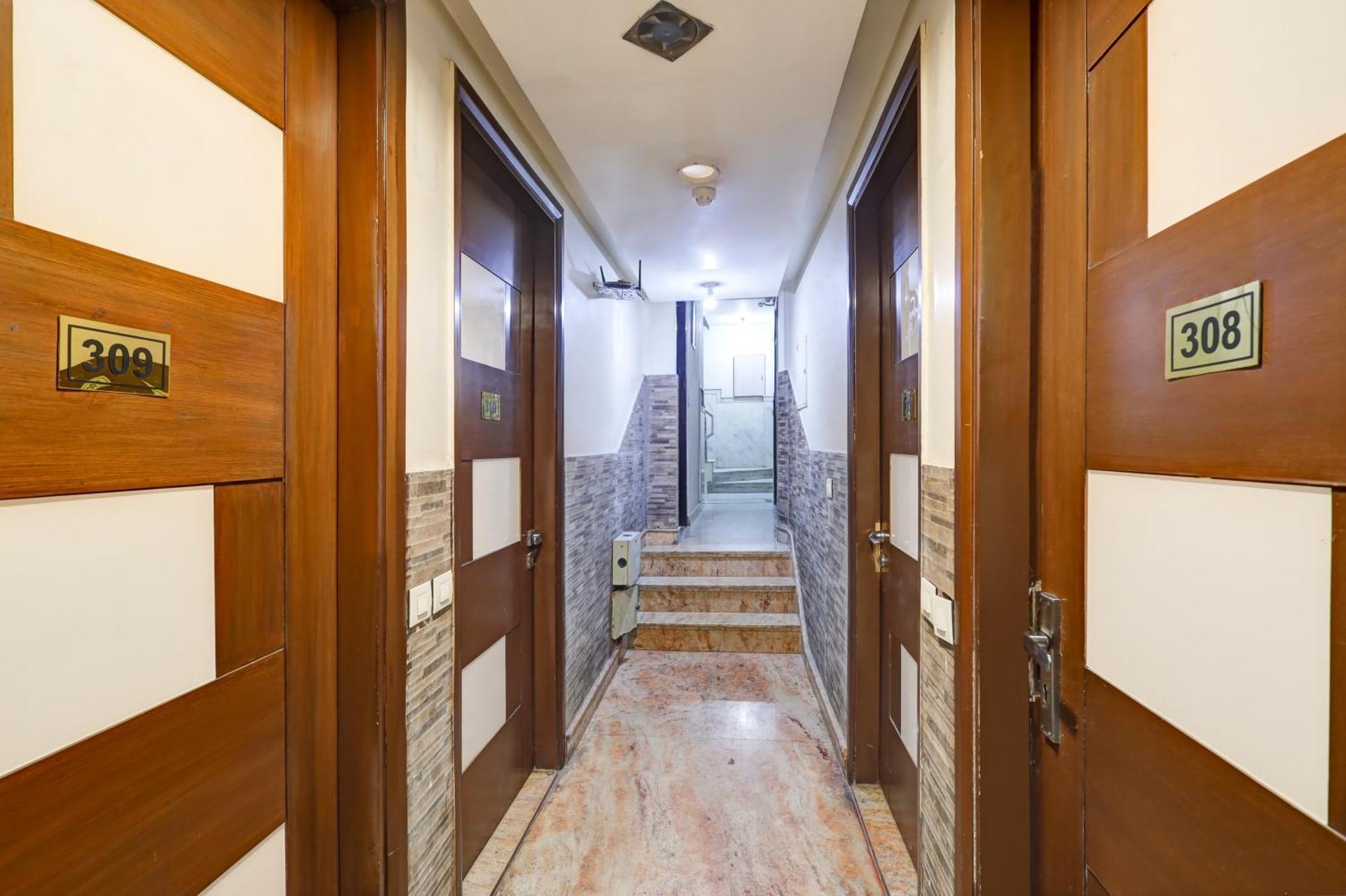 Hotel Tashkent Palace - Near New Delhi Railway Station Exteriör bild