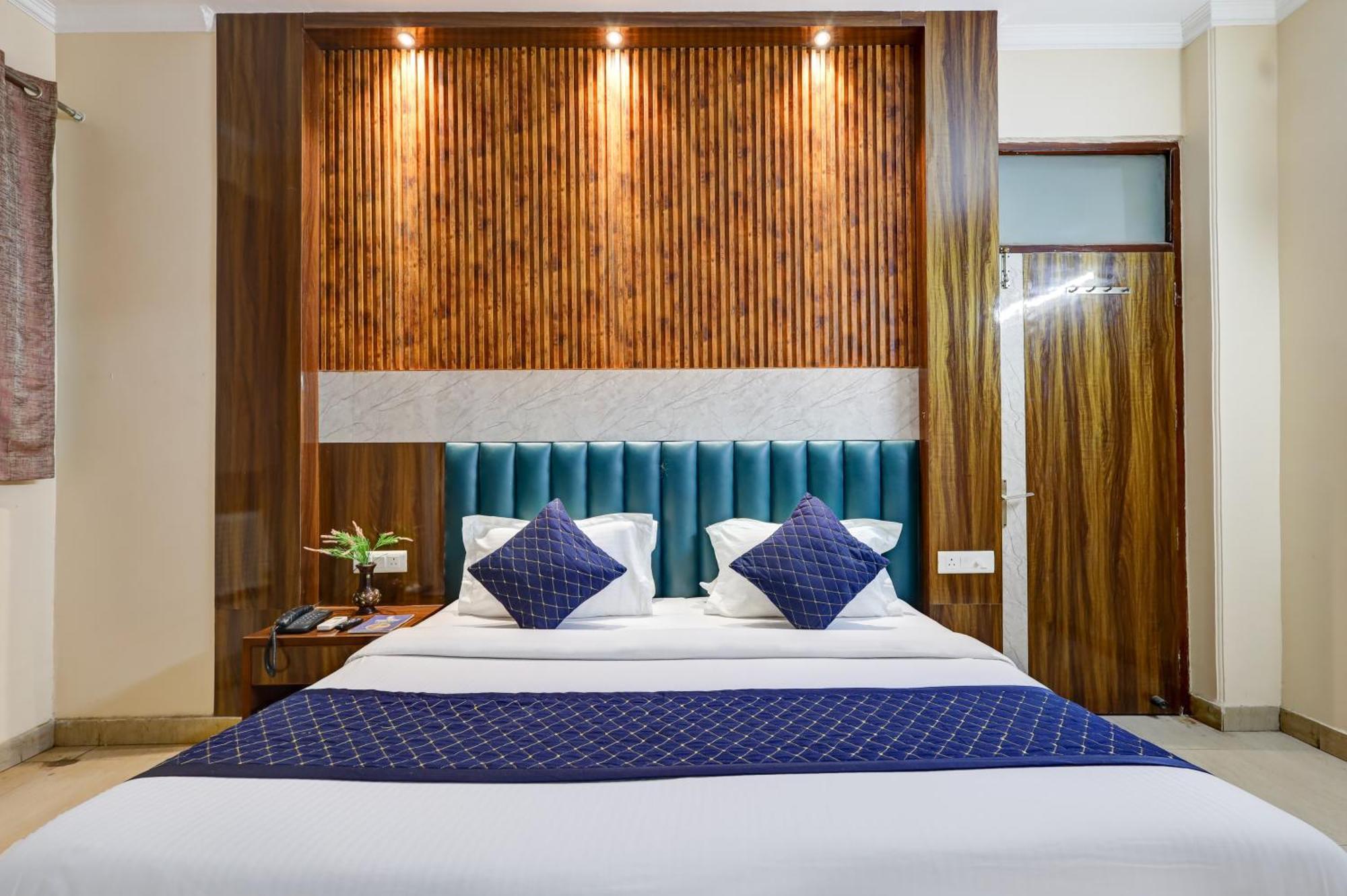 Hotel Tashkent Palace - Near New Delhi Railway Station Exteriör bild