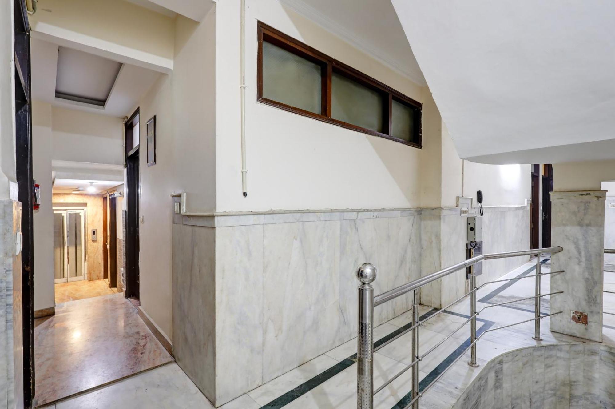 Hotel Tashkent Palace - Near New Delhi Railway Station Exteriör bild
