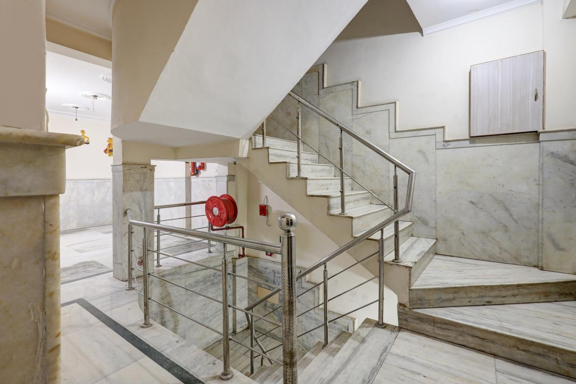 Hotel Tashkent Palace - Near New Delhi Railway Station Exteriör bild