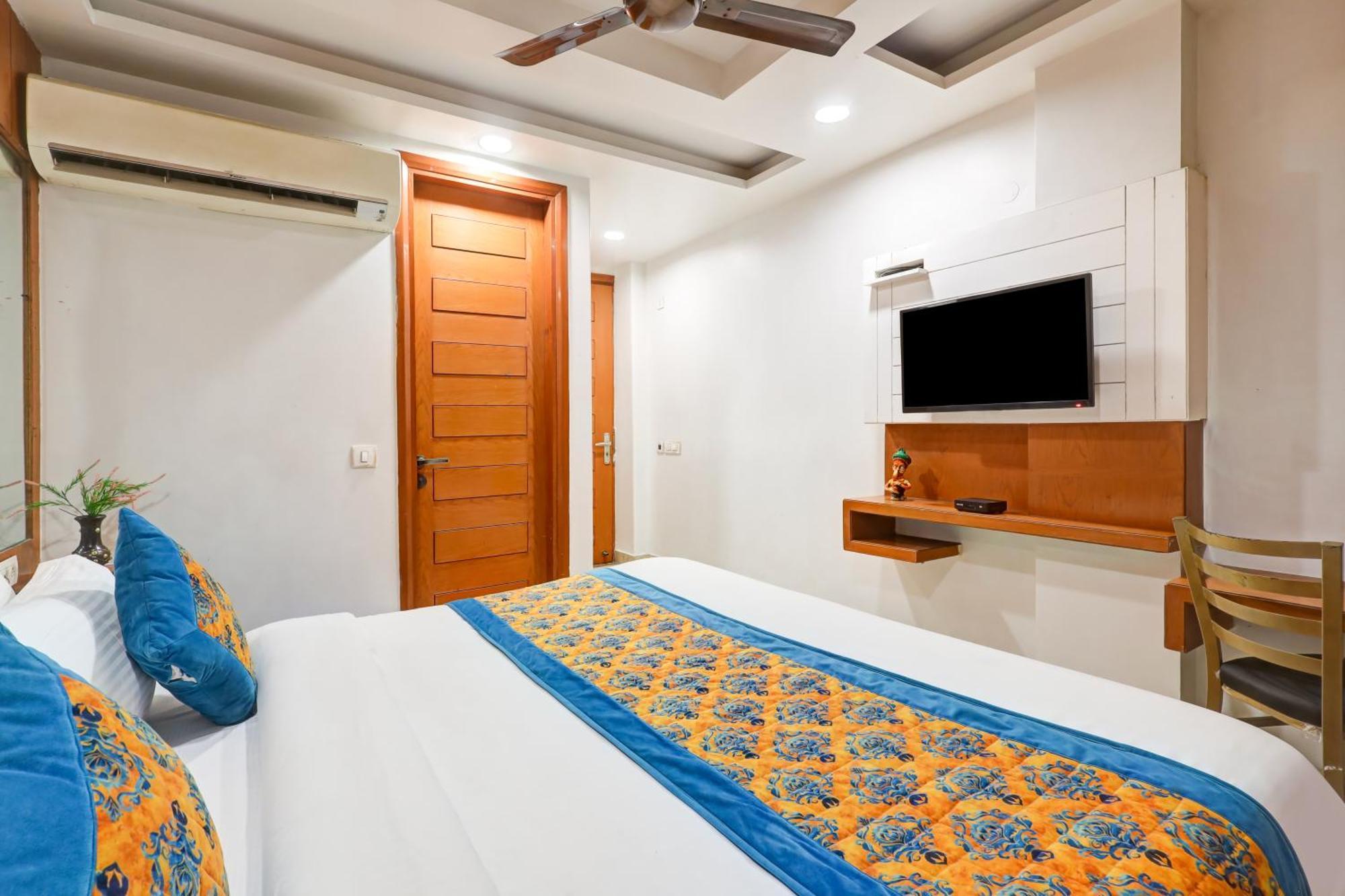 Hotel Tashkent Palace - Near New Delhi Railway Station Exteriör bild