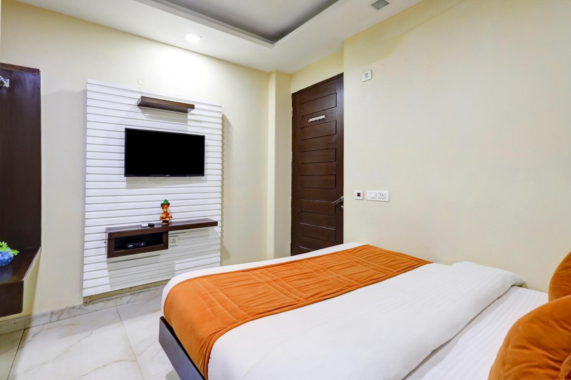Hotel Tashkent Palace - Near New Delhi Railway Station Exteriör bild